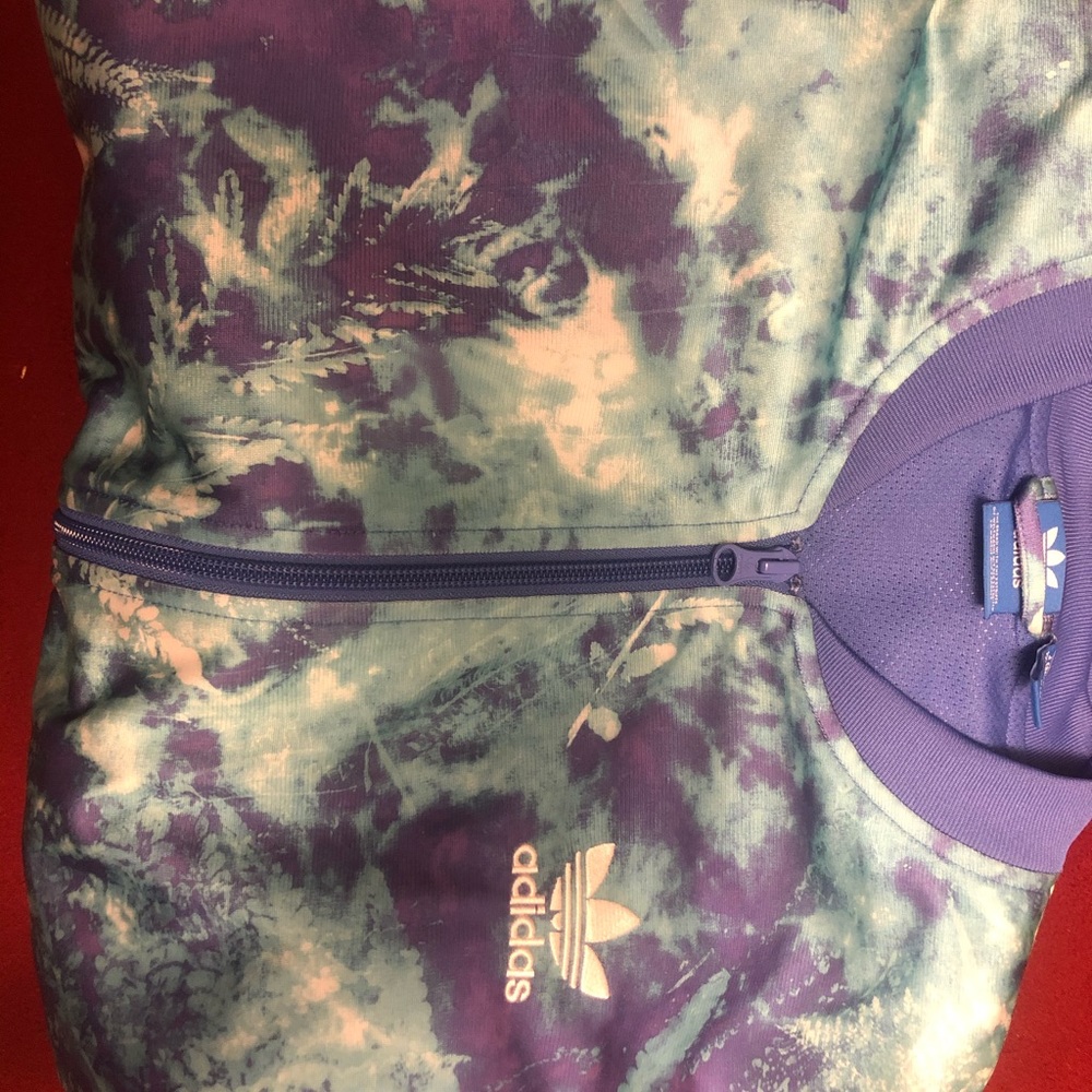 New Adidas sweater
Never worn  
US size medium